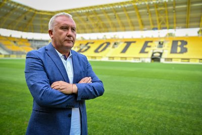 Николай Киров се завърна начело на Ботев Пловдив