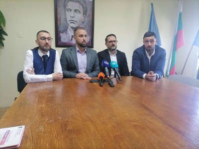 Заради оказан натиск: Двама районни кметове и двама общински съветници в София напускат ПП и стават независими