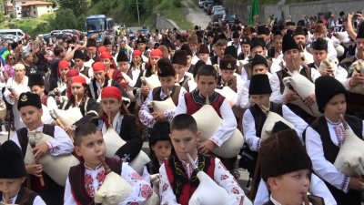 Национален гайдарски събор се провежда в родопското село Стойките