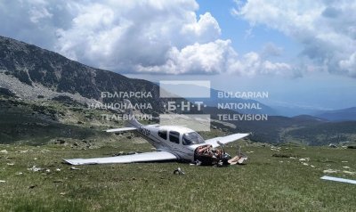 Инцидент в Пирин: Малък самолет кацна аварийно в района на връх Башлийца (СНИМКИ)