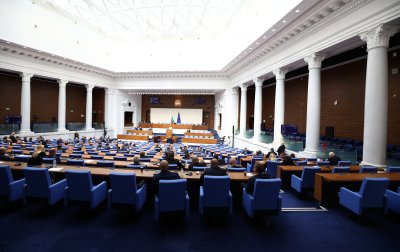 Парламентът отхвърли третия вот на недоверие