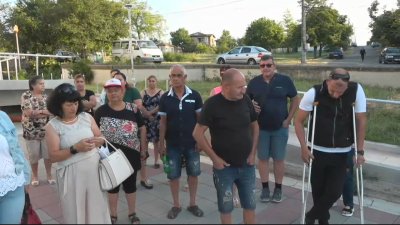Жители на Дебелт на протест - не искат да станат "сметището на Европа"
