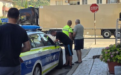 Тир блъсна човек на пешеходната пътека в Кресна