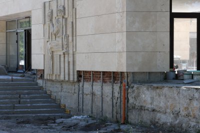 Ремонтът на театър "София" още се бави, общината може да изгуби милиони