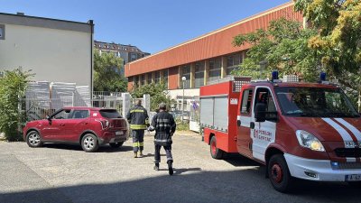 Пожар избухна в спортна зала в Бургас