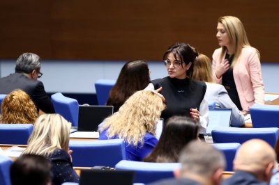 Гласуват вота на недоверие срещу кабинета утре по обед
