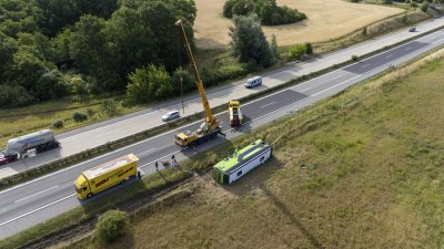 Автобус се преобърна край Берлин, ранени са най-малко 20 души