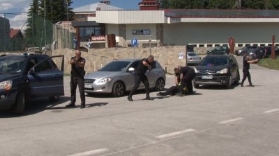 Атрактивни демонстрации на служители на Главна дирекция "Охрана" в Пампорово