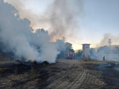 Пожар на житен блок вдигна накрак три екипа пожарникари в Каравелово