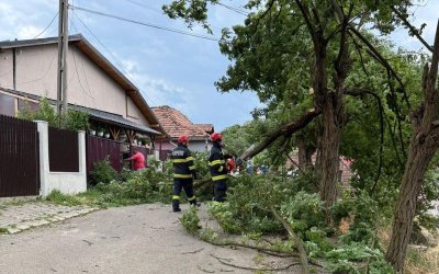 Летни бури нанесоха щети в 19 окръга на Румъния