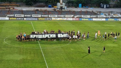 Фенклубът на Локомотив Пд призова Христо Крушарски да напусне клуба