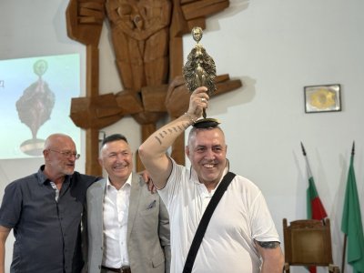 Renowned Bulgarian Actor Hristo Mutafchiev Honoured with the Award of Karlovo