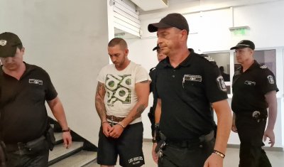 Военният, прострелял приятел с въздушна пушка в Каравелово, остава в ареста