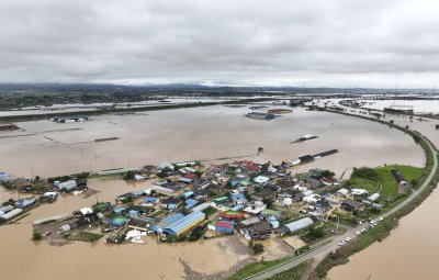 Четирима загинали и повече от 5000 евакуирани след водна стихия в Южна Корея