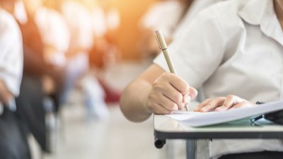 Над 1600 свободни места в столицата за третото класиране за гимназиите