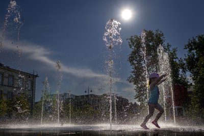 Опасно горещо и утре, вижте кога започва захлаждане