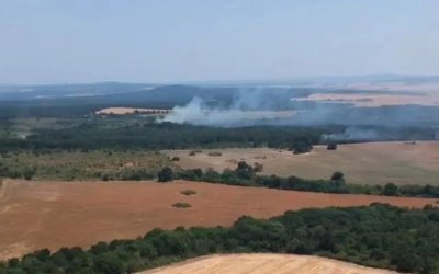 Пожарът в Община Болярово е овладян, но остава активен