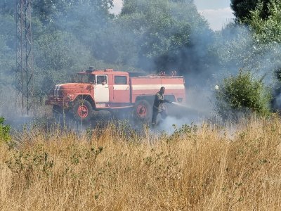 Локализираха пожара около селата Виноградец и Карабунар