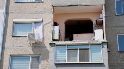 Четирима души, сред които и 12-годишно дете, са с опасност за живота след взрив на газова бутилка
