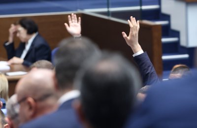 Държавната собственост скара управляващи и опозиция в последния пленарен ден (ОБЗОР)