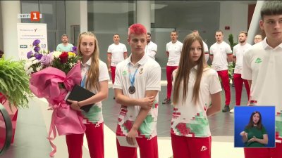 Слави Бинев и националите по таекуондо посрещнаха медалистите от Европейския олимпийски фестивал