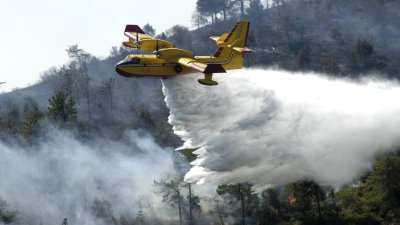 Джартов: 6 хеликоптера и 2 самолета гасят големия пожар в Пирин, село Плоски е в безопасност