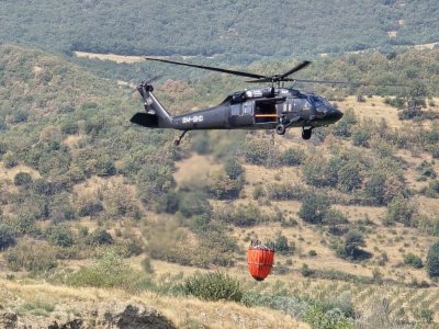 Военновъздушните сили продължават да подпомагат гасенето на горските пожари в страната