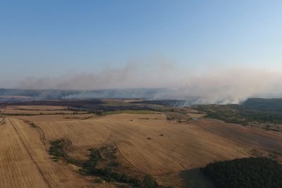 Продължава гасенето на пожара в село Мелница