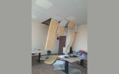 Срути се е таванът в кметството в село Анево