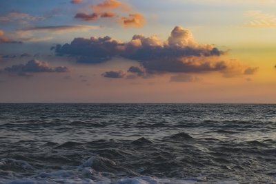 Издирват тялото на 18-годишен младеж в морето край Приморско