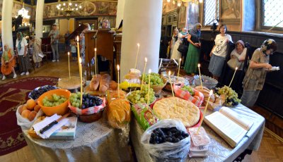 Bulgarian Orthodox Church Observes Transfiguration of the Lord, Grapes are Blessed in Churches