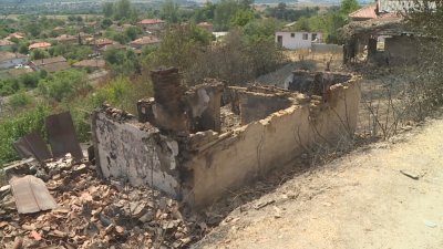2 семейства са без дом, след като 8-годишно дете си игра с огън във Варненско