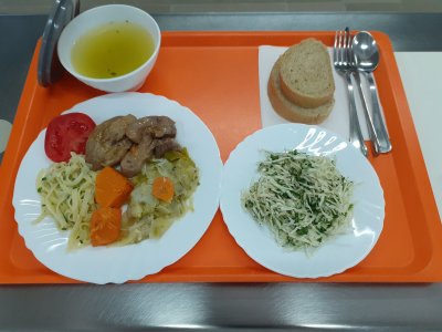 Какво обядват децата в училище в различни държави?