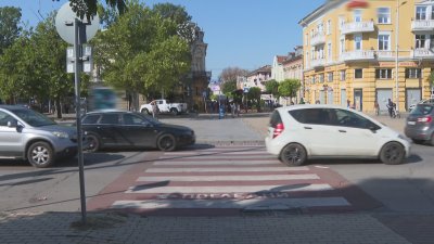 Изграждат повдигнати кръстовища около училищата в Русе