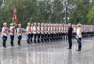 Президентът Радев даде специална награда на командира на гвардейците полк. Кънчо Иванов