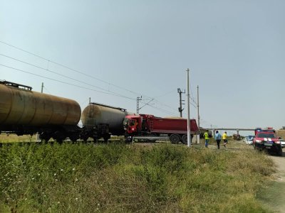 Влак помете камион на жп прелез край Пловдив