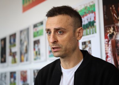 Бербатов показа новата фланелка на Манчестър Юнайтед