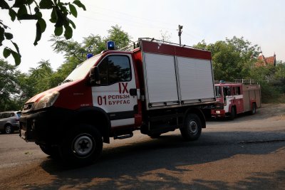 Огнеборци на ръба на силите си: Критична остава ситуацията с пожара край Сунгурларе