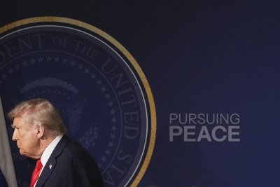 Тръмп е информирал по телефона Зеленски и лидери от НАТО за срещата си с Путин в Аляска