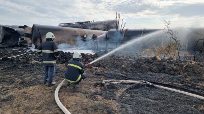 "Стана като ден, после видях пожара": На косъм от трагедия се размина село Пясъчево (ОБЗОР)