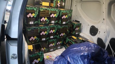 Полицията в Созопол иззе стотици флакони райски газ, предназначени за нощни заведения