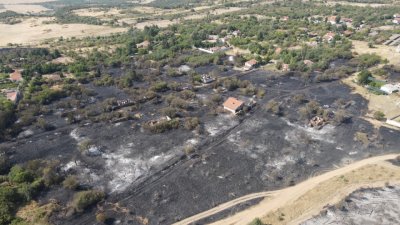 Големият пожар край Сунгурларе е почти овладян, евакуираните от с. Скала се върнаха в домовете си