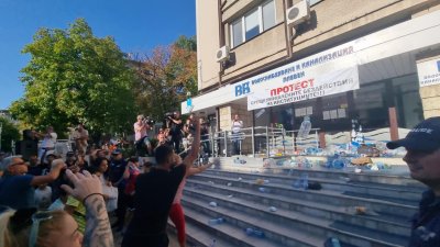 Гражданите в Плевен протестират срещу безводието