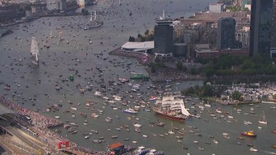 Внушителен морски парад: Флотилия от исторически кораби край Амстердам