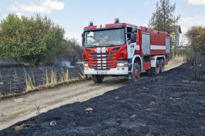 Потушен е пожарът край пътен възел "Петолъчката"