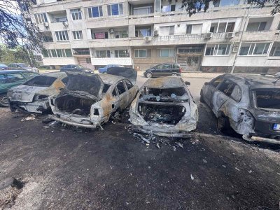 Арестуваха 42-годишен мъж за два умишлени палежа в Бургас (СНИМКИ)