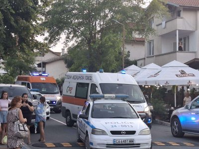 Задържаха бус с 24 нелегални мигранти в Лозенец