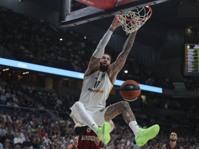 Френският център Венсан Поарие пропуска и старта на Евролигата