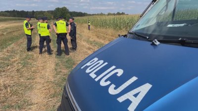 Военен дрон падна и се взриви в царевична нива в Полша