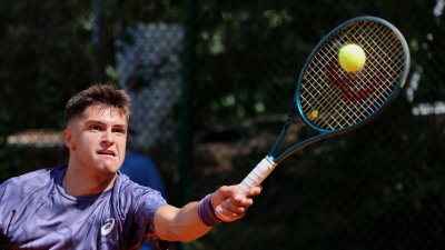 Александър Василев се класира за втория кръг на турнира ATP Чалънджър 75 в София